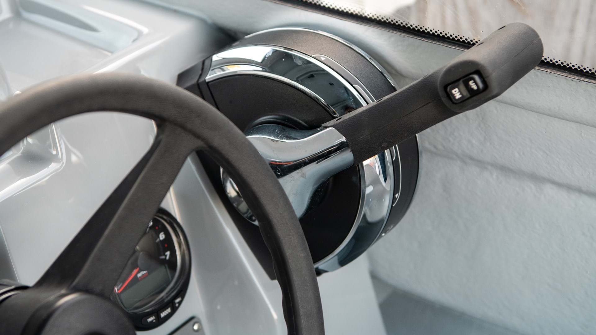 Sting 600 Pro HT Details Cockpit Throttle